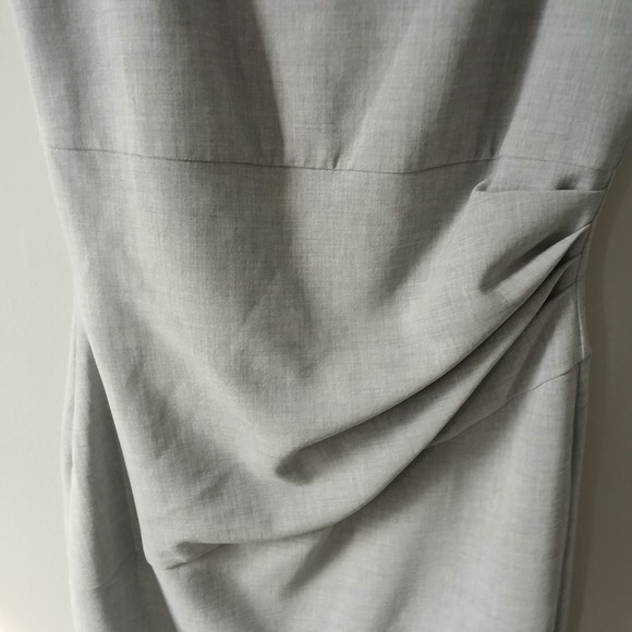 Diane Von Furstenberg Women's Sleeveless Gray Dress with Ruching Size 12 V-Back - Picture 4 of 16